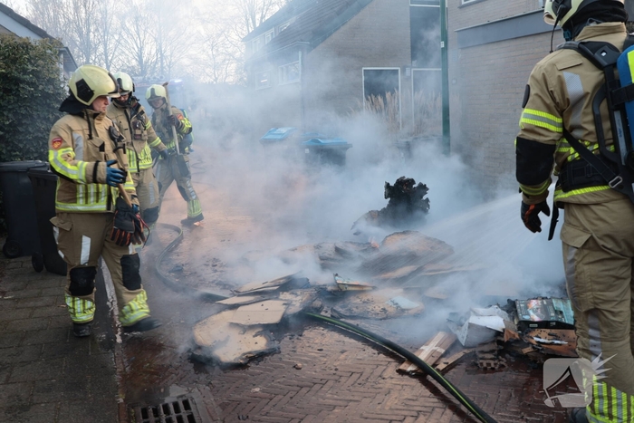 Brand in papiercontainer veroorzaakt gevaarlijke situatie