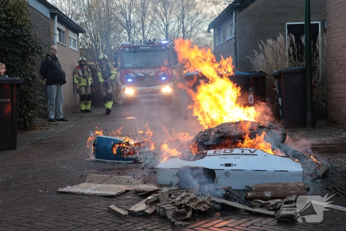 Brand in papiercontainer veroorzaakt gevaarlijke situatie