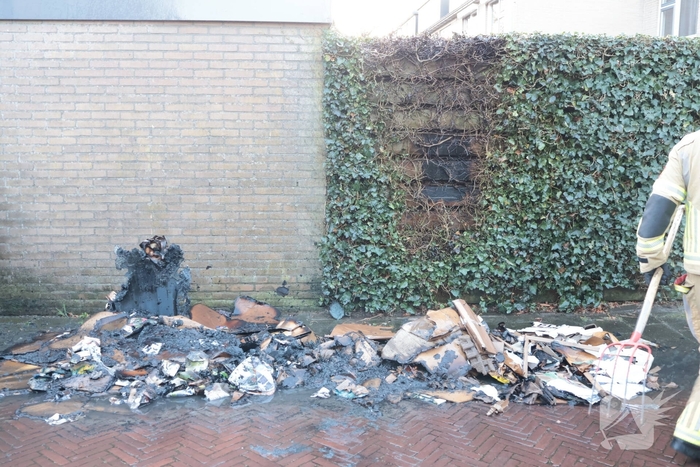 Brand in papiercontainer veroorzaakt gevaarlijke situatie