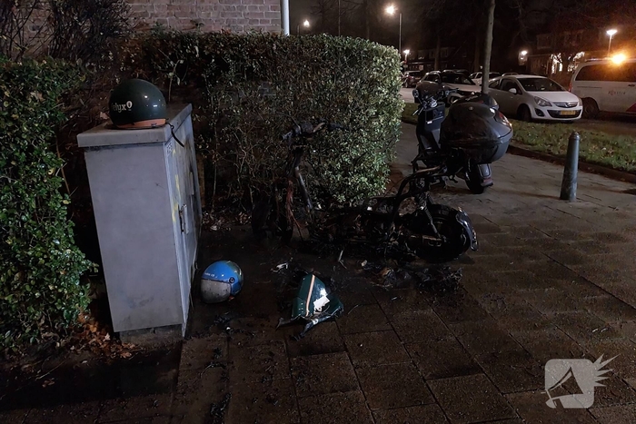 Deelscooter volledig uitgebrand