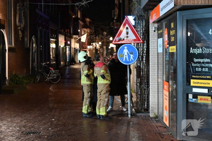 Klimop geblust met emmer water