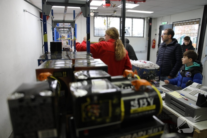Laatste verkoopdag vuurwerk trekt veel bezoekers