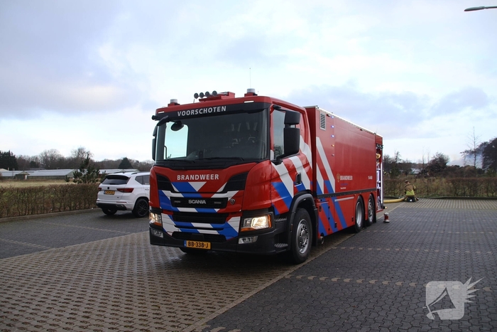 Brand in flinke berg met afval