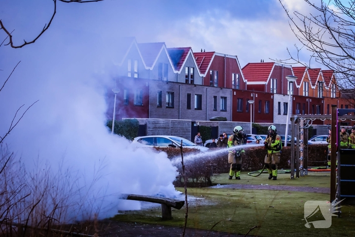 Speelhuisje in brand door vuurwerk