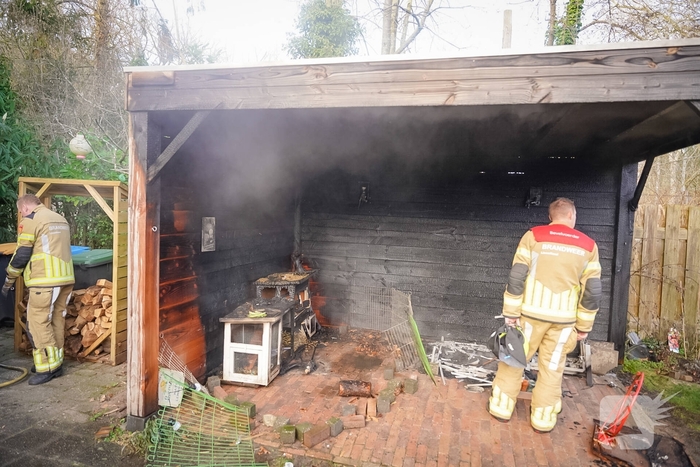 Konijnen in veiligheid na brand bij hok