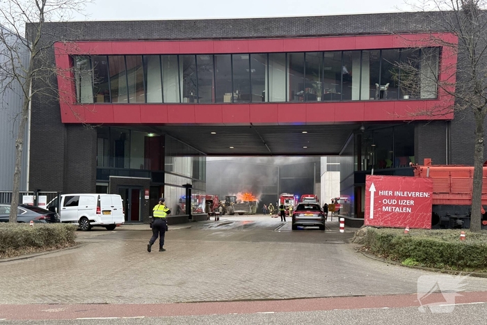Containerbrand slaat over naar loods van recyclingbedrijf