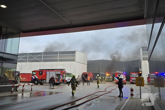 Containerbrand slaat over naar loods van recyclingbedrijf
