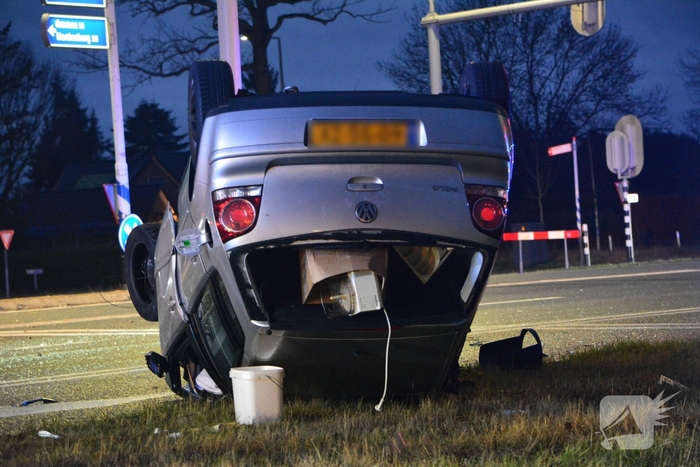 Auto op de kop na ongeval