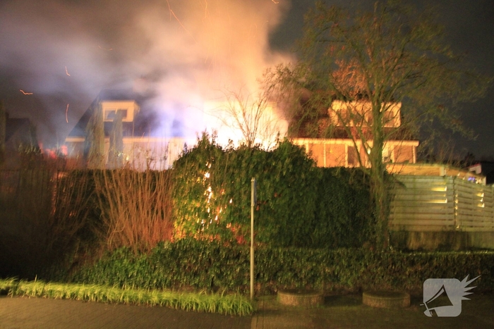 Buitenbrand beschadigt schuurtje en tuin