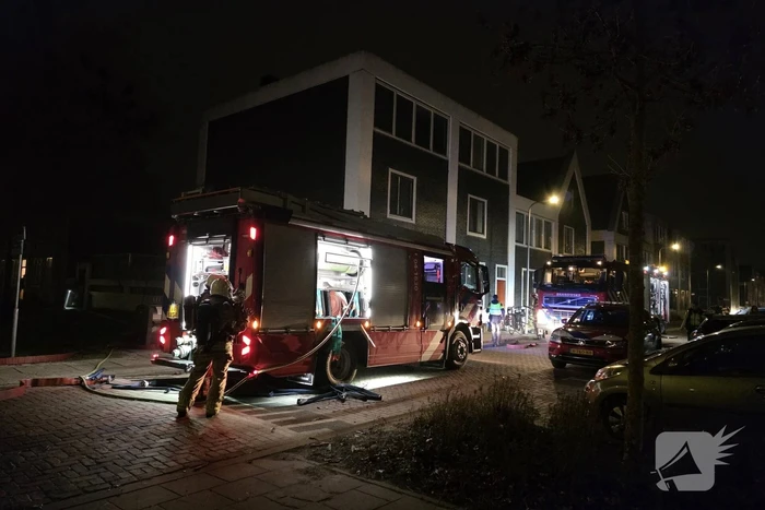 Brand in bijgebouw veroorzaakt rookontwikkeling