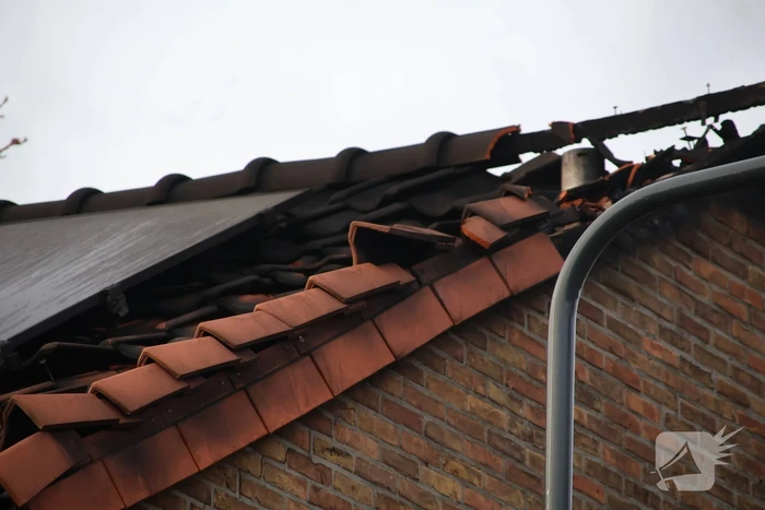 Schades van twee grote branden bij daglicht goed te zien