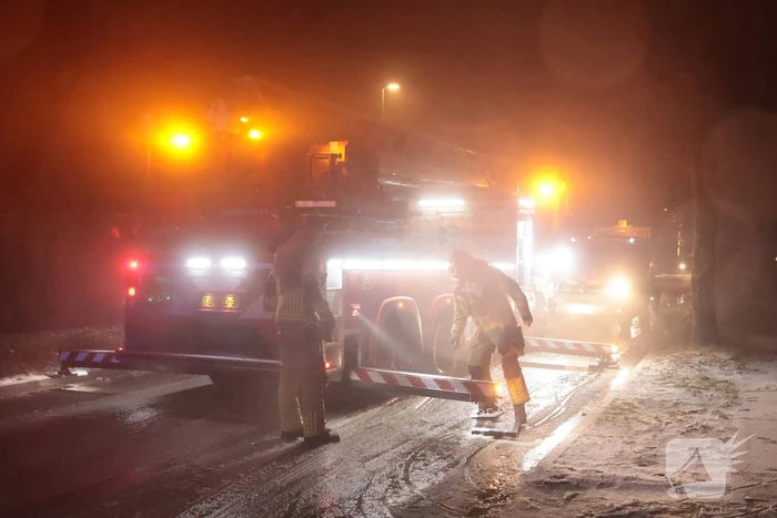 Uitslaande brand in rietgedekte woning