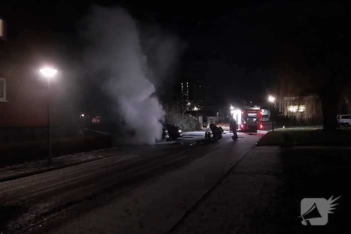 Straat vol rook door autobrand