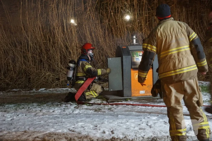 Rookontwikkeling bij brand in afvalcontainer