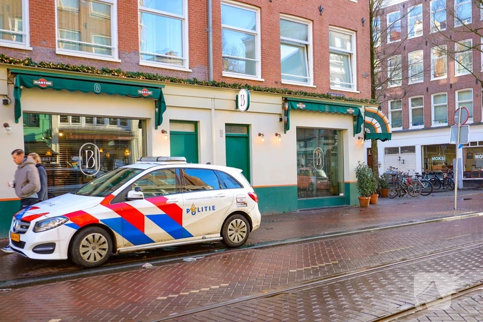 Politie onderzoekt explosie en brandstichting