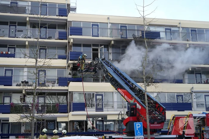 Uitslaande flatbrand, flatgebouw geëvacueerd