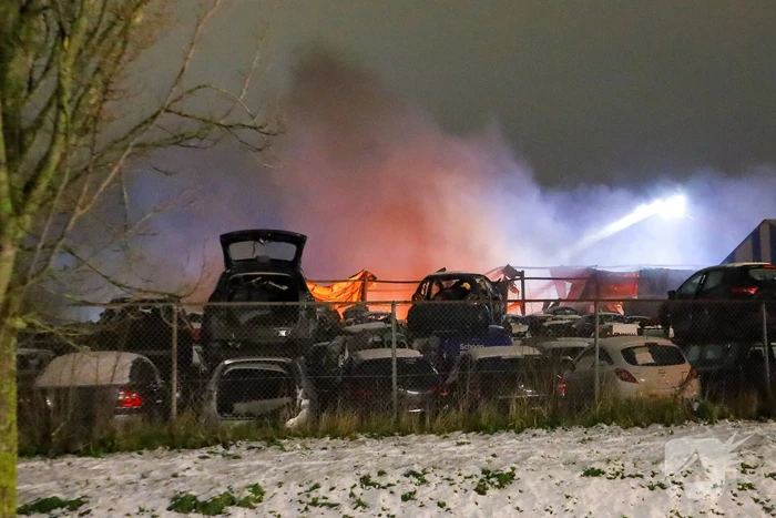 Grote brand op autosloperij