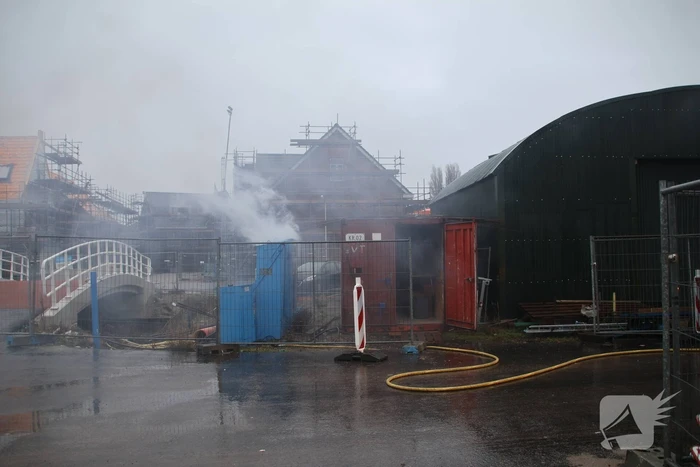 Brandweer bestrijdt brand in elektrakast