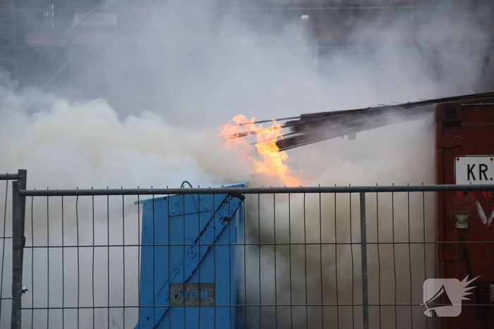 Brandweer bestrijdt brand in elektrakast