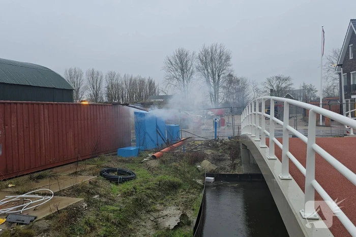 Brandweer bestrijdt brand in elektrakast
