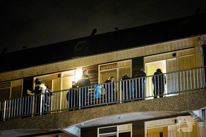 Vrouw overleden aangetroffen, man aangehouden