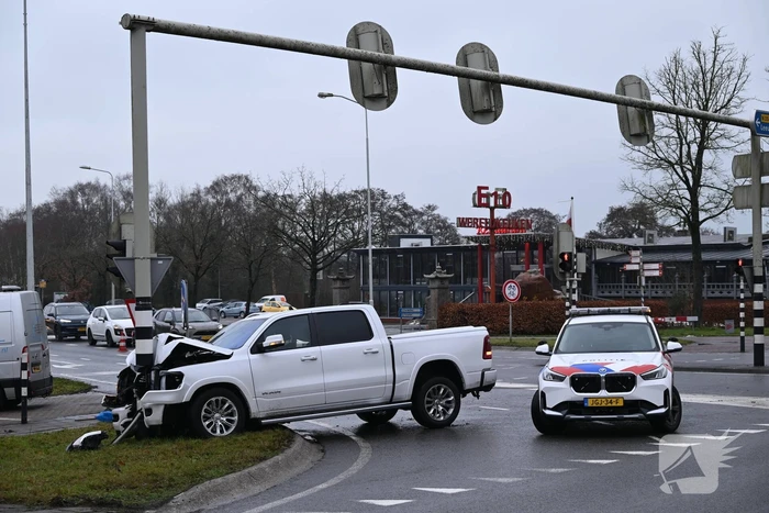 Veel schade bij ongeval op drukke weg