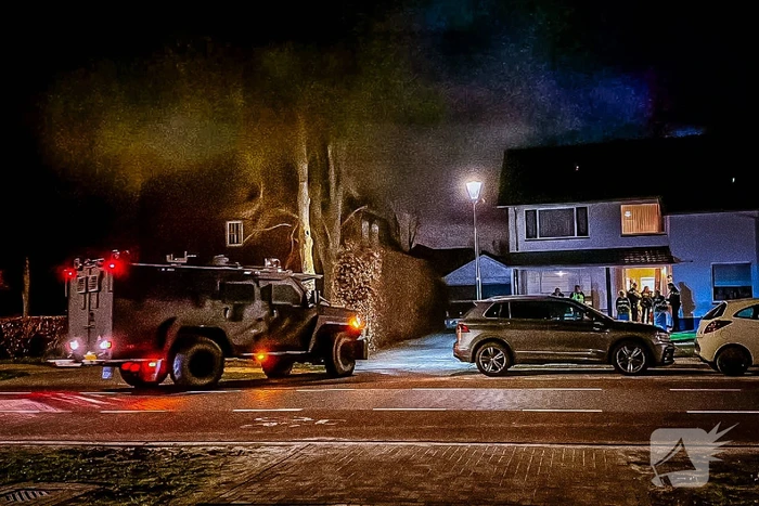 Arrestatieteam valt woning binnen