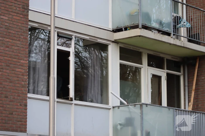 Brand in woning leidt tot afzetting van de straat