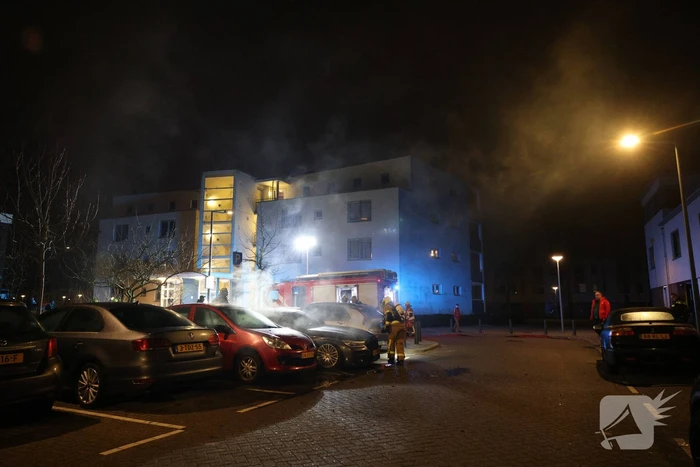 Brandstichting leidt tot felle autobrand