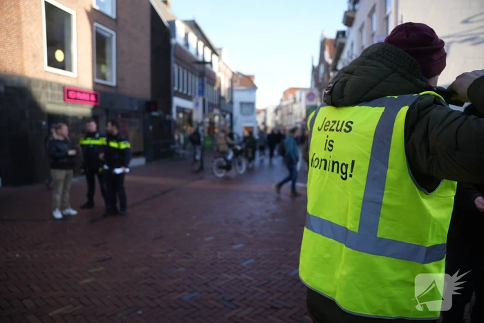 Activisten protesteren tegen Frontrunners Ministries