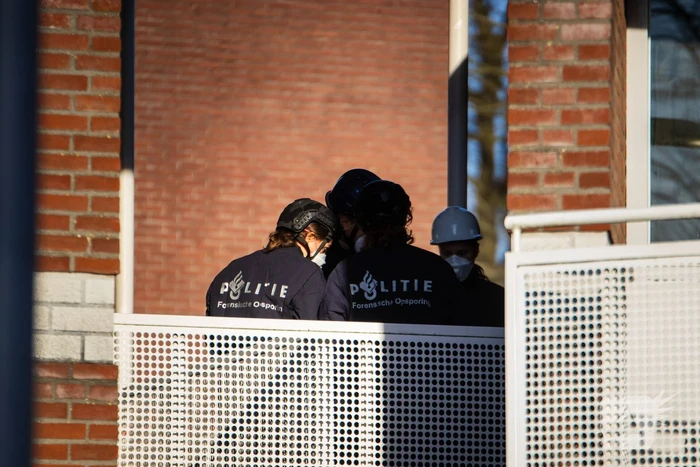 Dode en veel schade na woningbrand