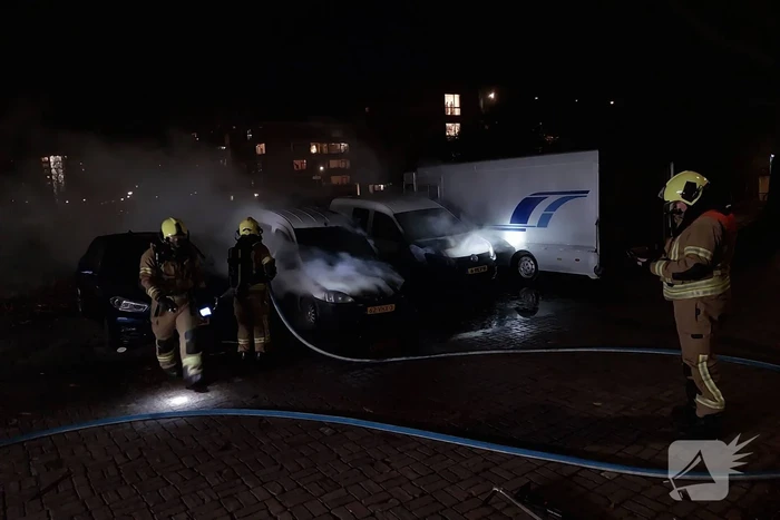 Autobrand leidt tot schade aan voertuigen