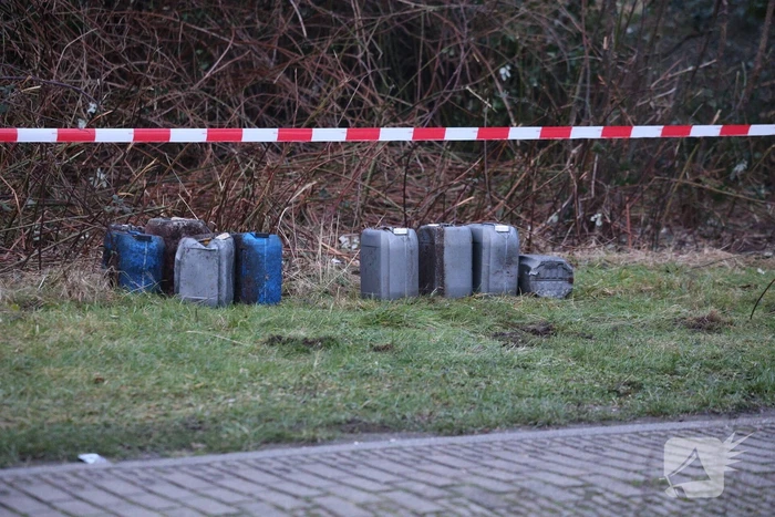 Tientallen vaten ontdekt in bosschages