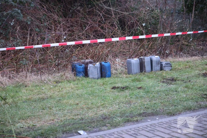 Tientallen vaten ontdekt in bosschages