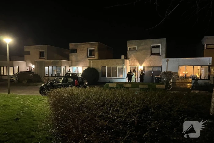 Hulpdiensten verrichten onderzoek bij woningen