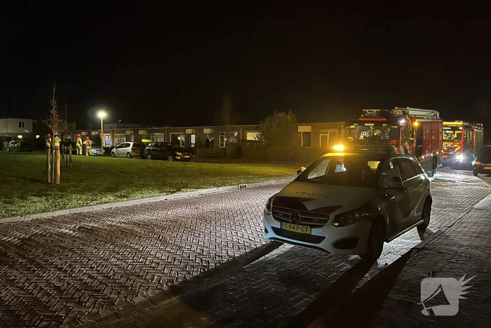 Hulpdiensten verrichten onderzoek bij woningen