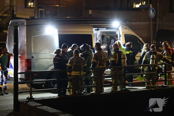 Cobra's en benzine aangetroffen in woning