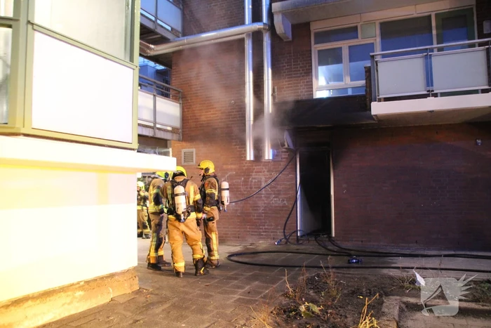 Uitslaande brand in kelderbox vergt grote brandweer inzet