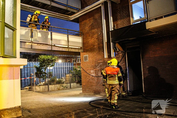 Uitslaande brand in kelderbox vergt grote brandweer inzet