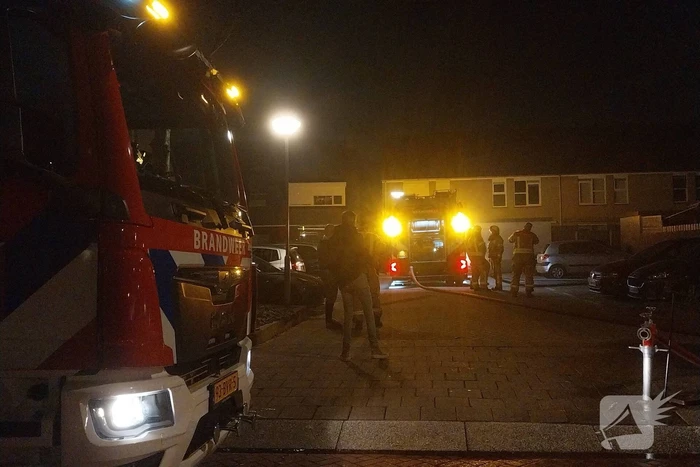 Vlammen zichtbaar bij schuurbrand