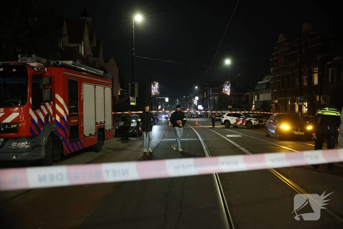 Man valt van dak en raakt ernstig gewond