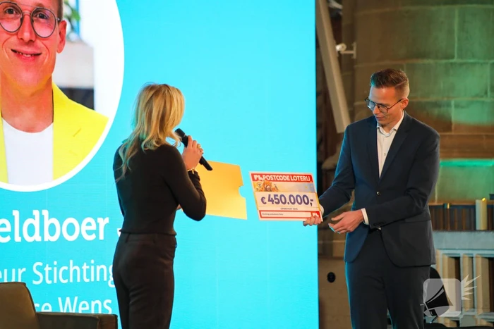 Koning bij viering 25 000ste wens Stichting Ambulance Wens