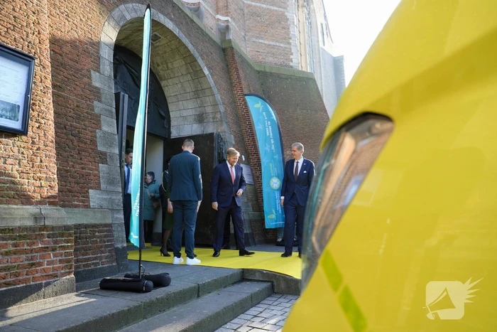Koning bij viering 25 000ste wens Stichting Ambulance Wens