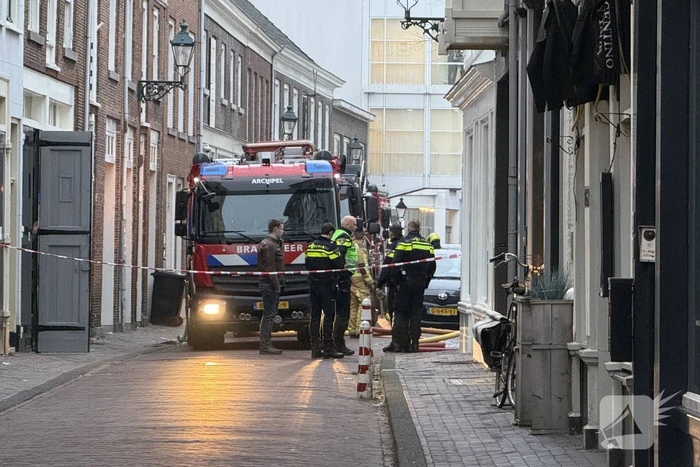 Brand ontstaan door gaslekkage; meerdere deuren geforceerd