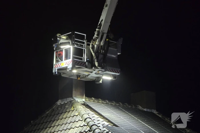 Brand in schoorsteen van woning