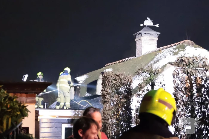 Brand in schoorsteen van villa