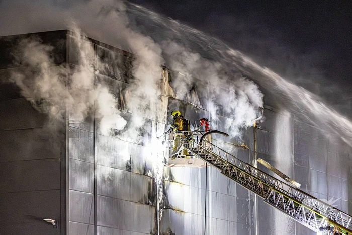 Zeer grote brand in industriegebouw vereist grootschalige inzet