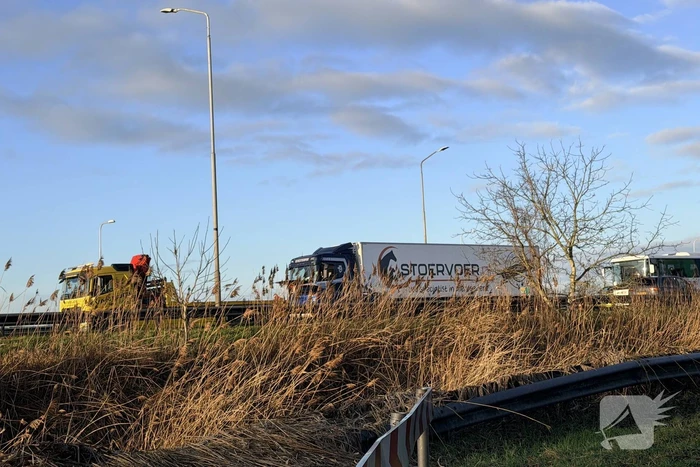 Defecte vrachtwagen veroorzaakt verkeershinder