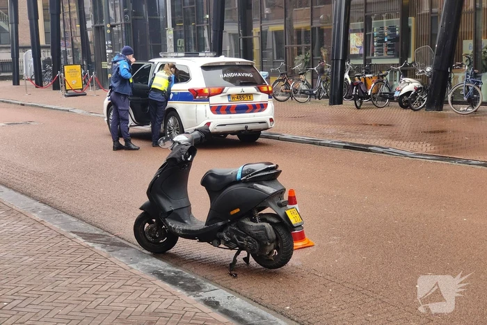 Valpartij van scooterrijder leidt tot ambulance inzet