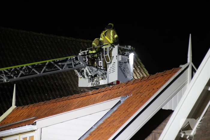 Schoorsteenbrand in woning trekt veel bekijks